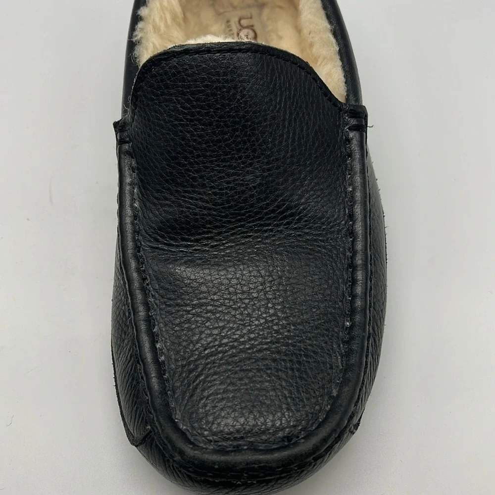 UGG - Ascot Grain Black Leather Shearling Sheepskin Lightweight Slippers Size 7